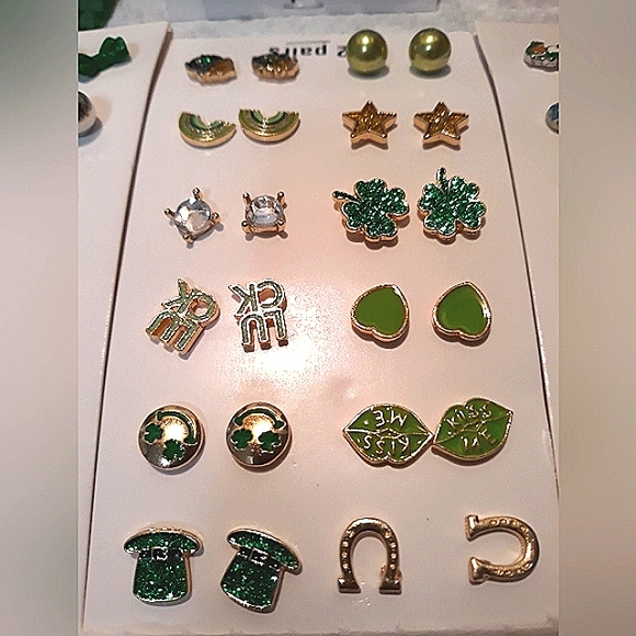 Add On Item- 1 Pr Stud Earrings.Must Bundle 2 reg priced items for $3 pr… - Picture 10 of 11
